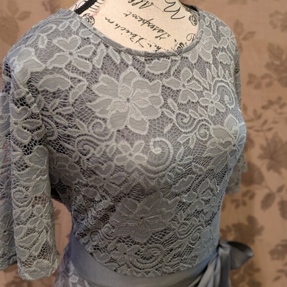 Zapaka Short Sleeve Gray Floral Lace Dress, Size 2XL, Excellent Used Condition! - Picture 3 of 7